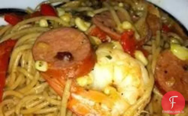 Linguine com camarão e milho com especiarias Cajun