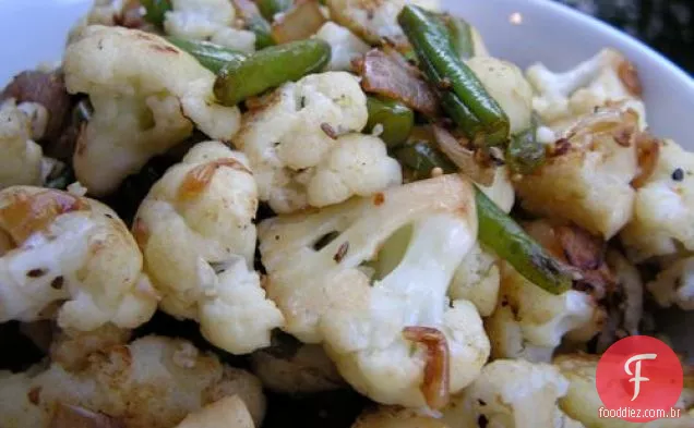 Jantar hoje à noite: couve-flor com feijão verde e gengibre