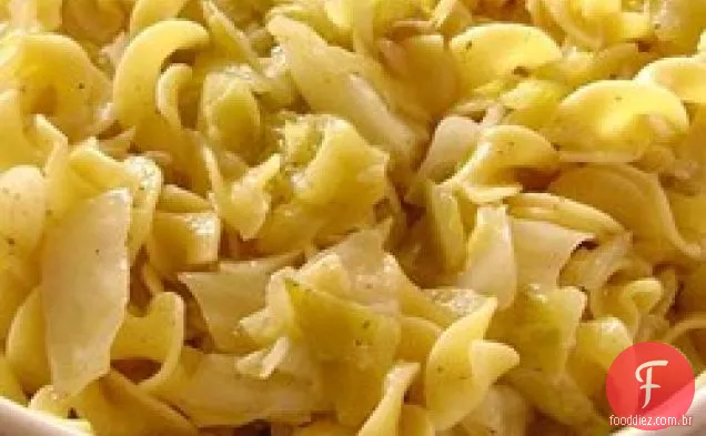 Haluski-repolho e macarrão