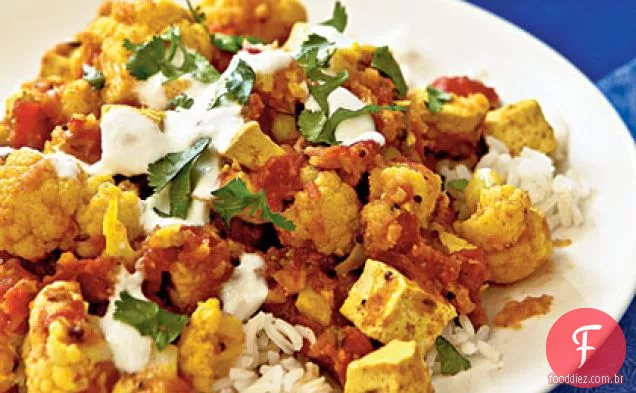 Tofu de estilo indiano e couve-flor com Chutney