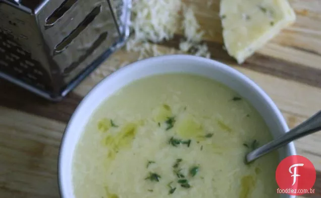 Sopa De Couve-Flor Com Cheddar Afiado E Tomilho