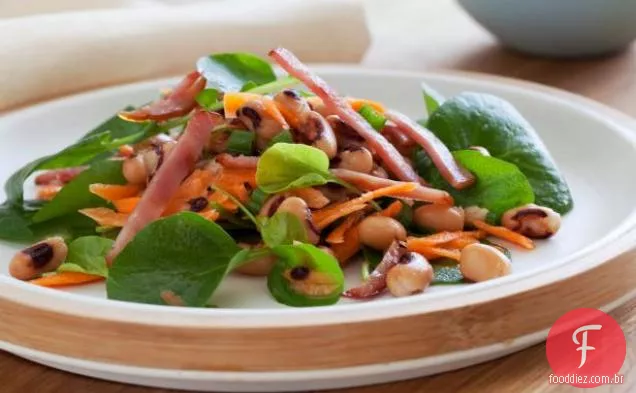 Salada de ervilha de olhos pretos com Bacon canadense