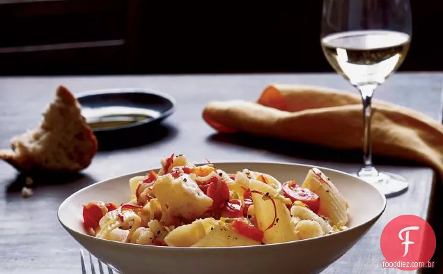 Penne com couve-flor e alho-poró