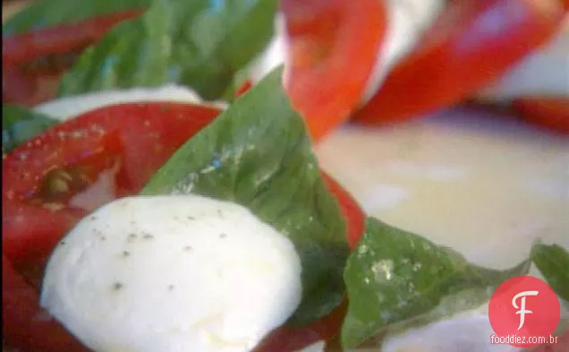 Mozzarella de Paula e salada de tomate
