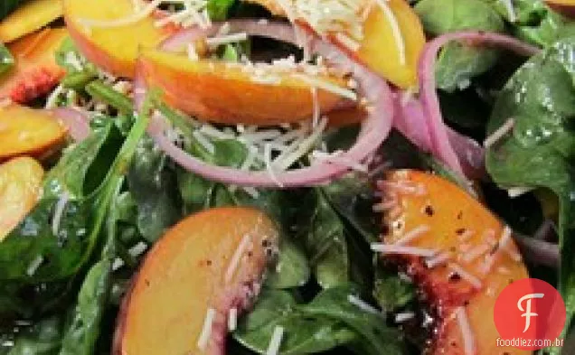 Salada de pêssego com vinagrete de framboesa