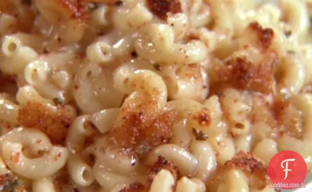 Macarrão com manteiga de sálvia e Quatro Queijos
