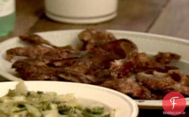 Ombro aromático assado lento da carne de porco