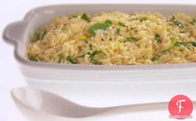 Orzo com molho de hortelã Salmoriglio