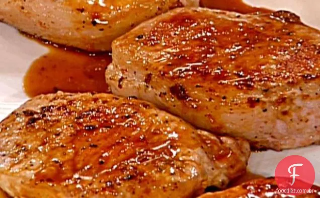 Costeletas de porco com molho de maçã dourada