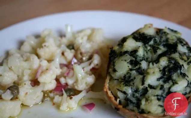 Coma por oito dólares: batatas assadas duas vezes e Vinai de couve-flor