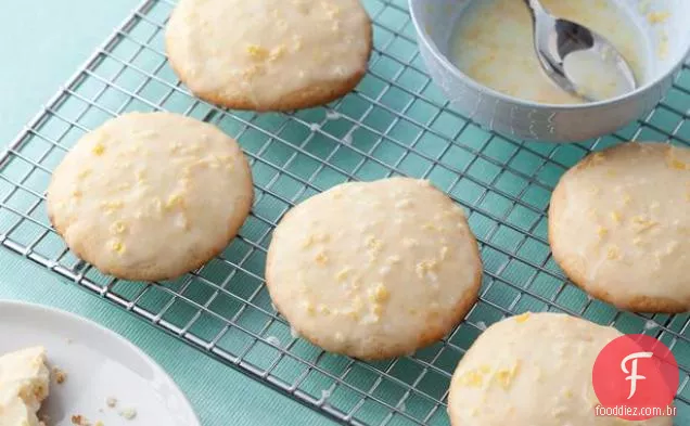 Biscoitos de ricota de limão com esmalte de limão