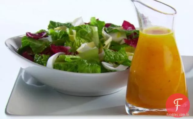 Salada com vinagrete de raiz vegetal torrado