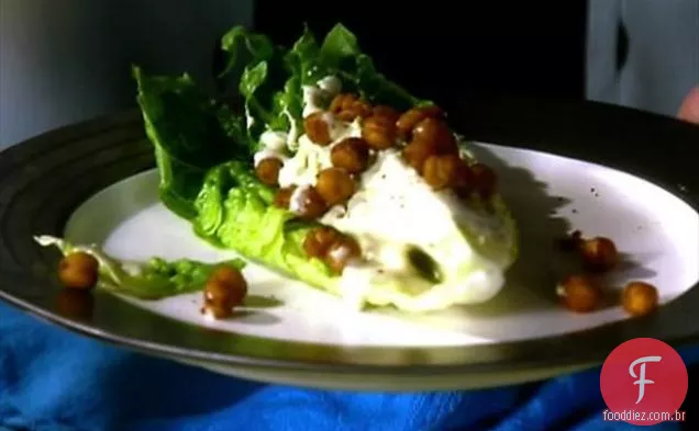 César espanhol com croutons de grão de bico