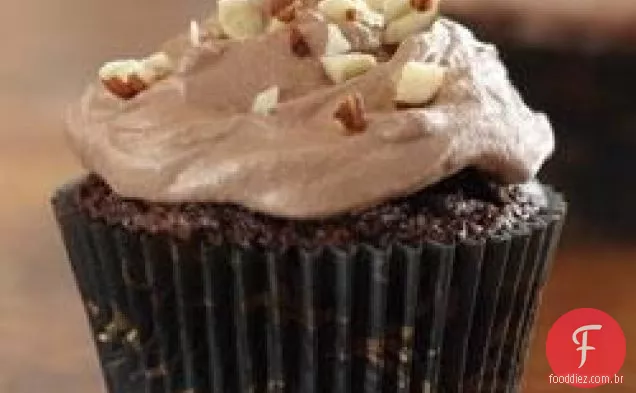 Brownie Cupcakes com creme de manteiga de avelã