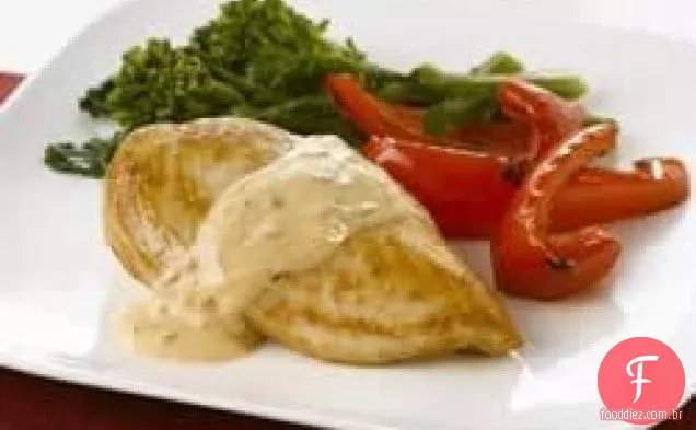 Frango com molho cremoso de manjericão de tomate