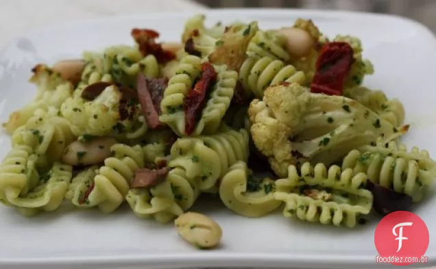 Macarrão Com Couve-Flor Assada E Pesto De Salsa