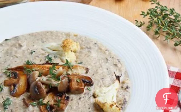 Sopa cremosa de cogumelos e couve-flor assada