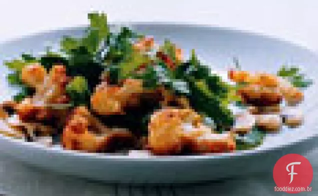 Parmesão couve-flor e salada de salsa