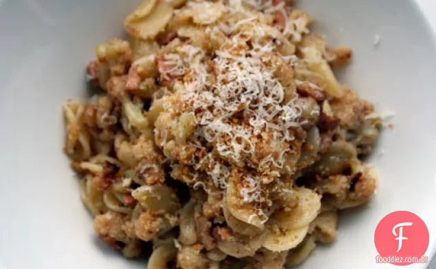 Jantar hoje à noite: Orecchiette com couve-flor, Bacon e Pão ralado