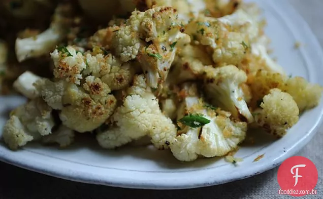 Couve-Flor Assada Com Migalhas De Pão Gremolata