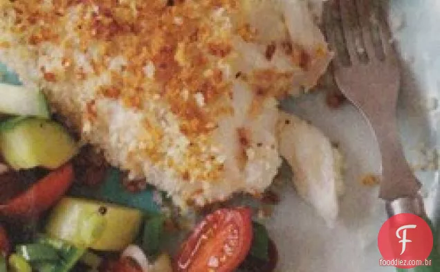 Panko-peixe coberto com salada grega fácil