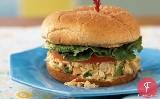 Sanduíches De Salada De Frango Caju