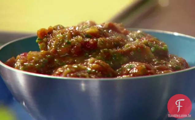 Almôndegas de espaguete e molho de tomate-manjericão
