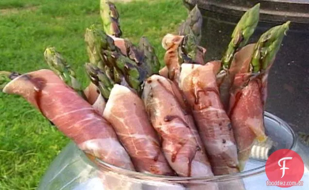 Espargos embrulhados com Prosciutto