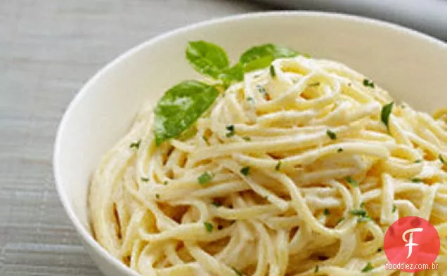 Espaguete Aglio E Olio (macarrão com óleo e alho)