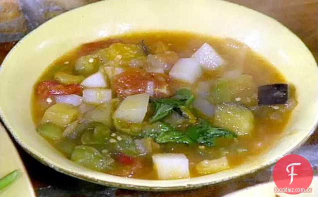 Sopa de legumes ao estilo de Nápoles: Cianfotta