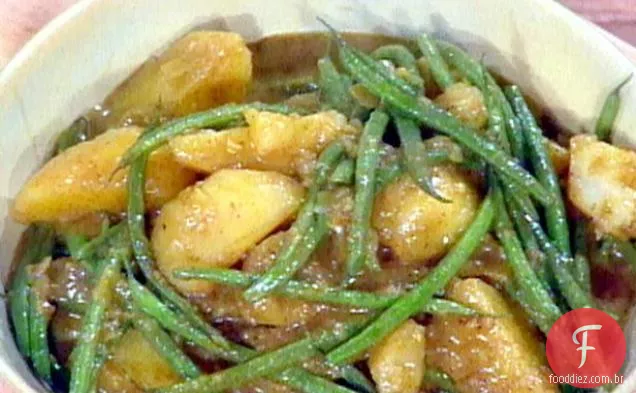 Batatas malaias e feijão verde