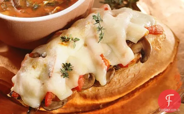 Sanduíche de pimenta com cogumelos e torrados