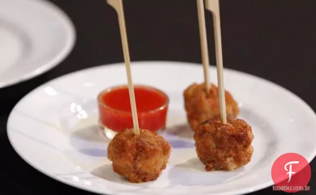 Almôndegas De Frango Com Queijo Azul