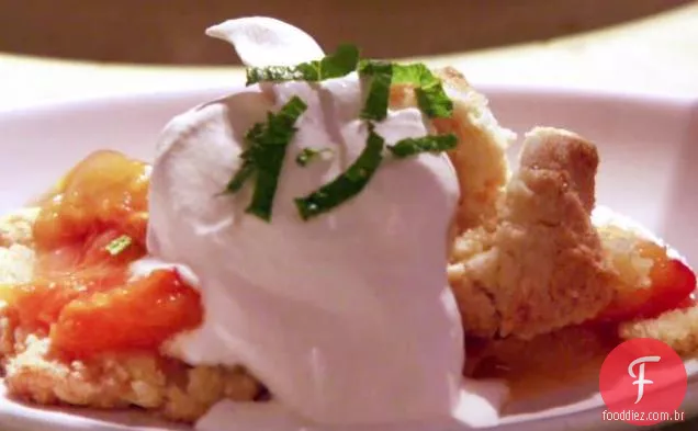 Shortcake de nectarina de damasco com chantilly de baunilha
