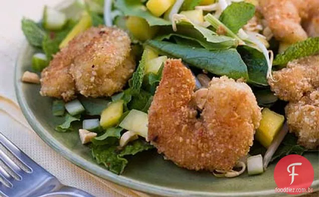 Salada De Camarão De Amendoim Com Molho De Manjericão E Limão