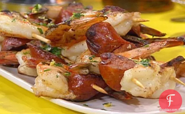 Camarão grelhado e espetos de chouriço com Piquillo Gaspacho