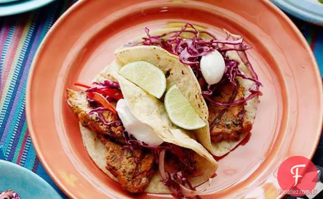 Tacos de porco Chipotle grelhados com Slaw vermelho