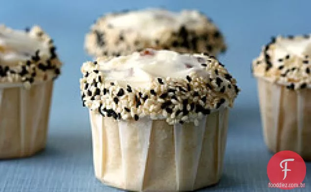 Cupcakes Mooncake (Cupcakes recheados com pasta de feijão com data-pineapp