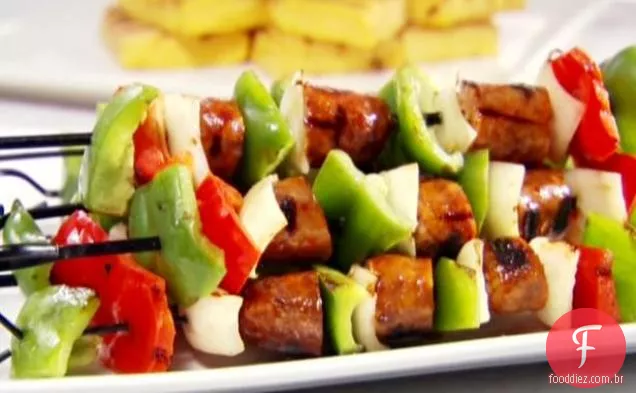 Espetos de linguiça e pimenta com Polenta grelhada