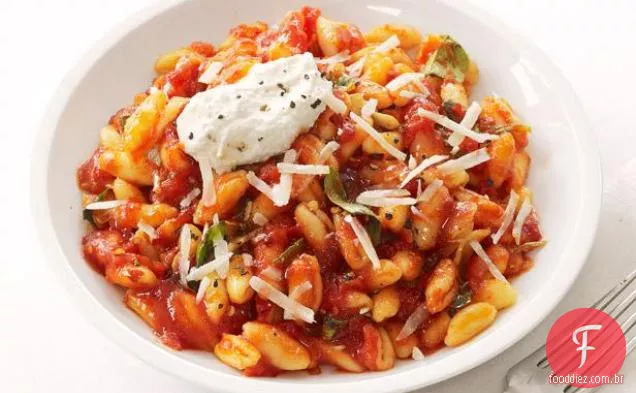 Cavatelli com molho de tomate e ricota
