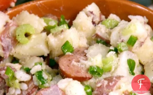 Salada de batata de salsicha favorita de Bobby