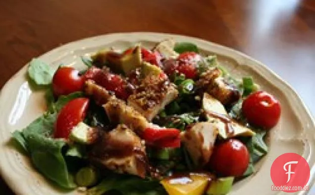 Salada de espinafre com frango pistache