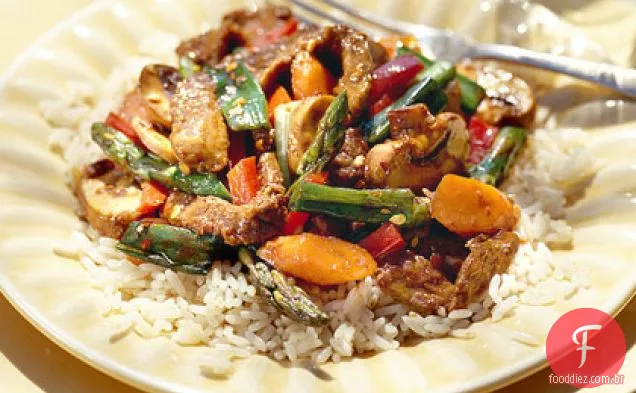 Frituras de carne e vegetais