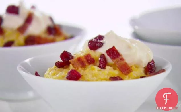 Polenta cremosa com Bacon e Cranberries
