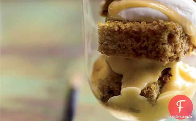 Bolo de beterraba com molho de Bourbon