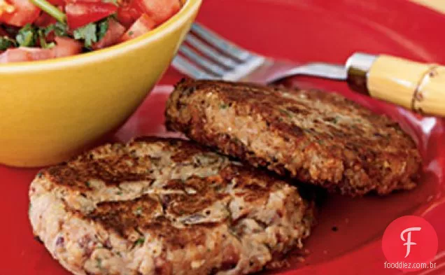 Rissóis de ervilha de olhos pretos com Salsa de pimenta de alho