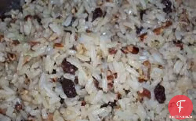 Arroz embriagado com nozes e bagas