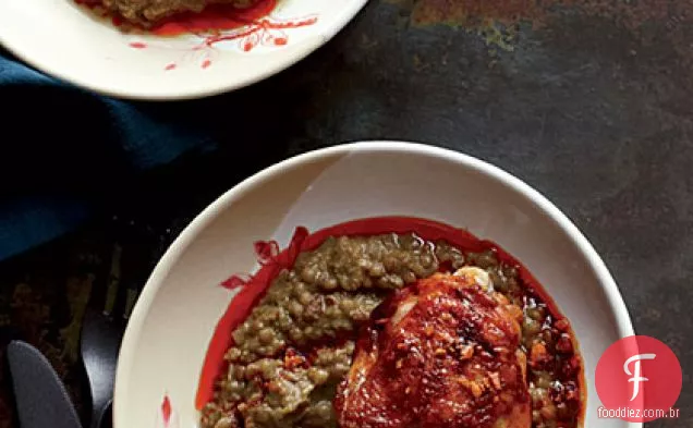 Coxas de frango assado com guisado de lentilha