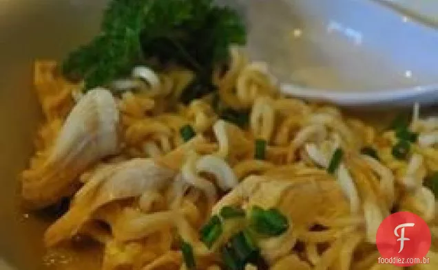 Slow Cooker Frango Tailandês Ramen Noodles