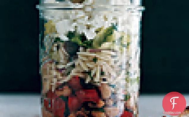 Salada grega com orzo e ervilhas de Olhos Pretos